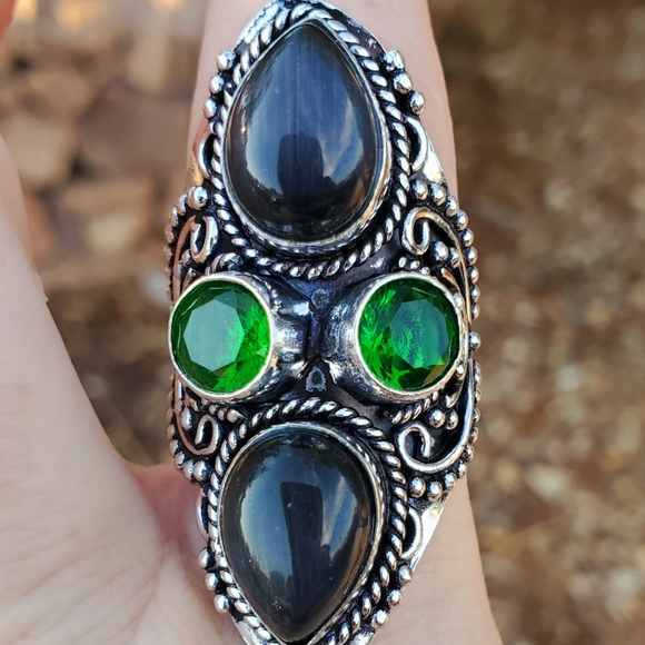 New Cat Eye & Peridot Silver Statement Ring. - Picture 4 of 16